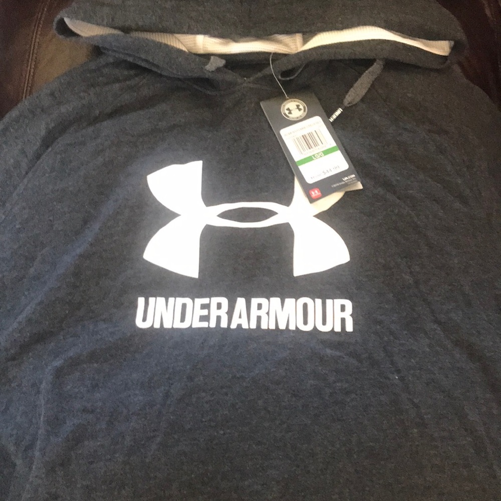 UNDER ARMOUR HOODIE t shirt
